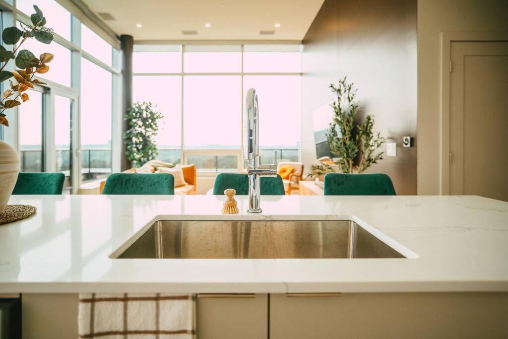 New - Luxury 2Br Penthouse Apt In Central Halifax Esterno foto