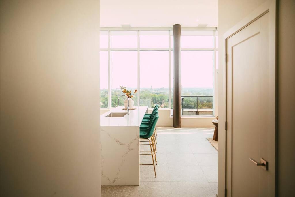 New - Luxury 2Br Penthouse Apt In Central Halifax Esterno foto