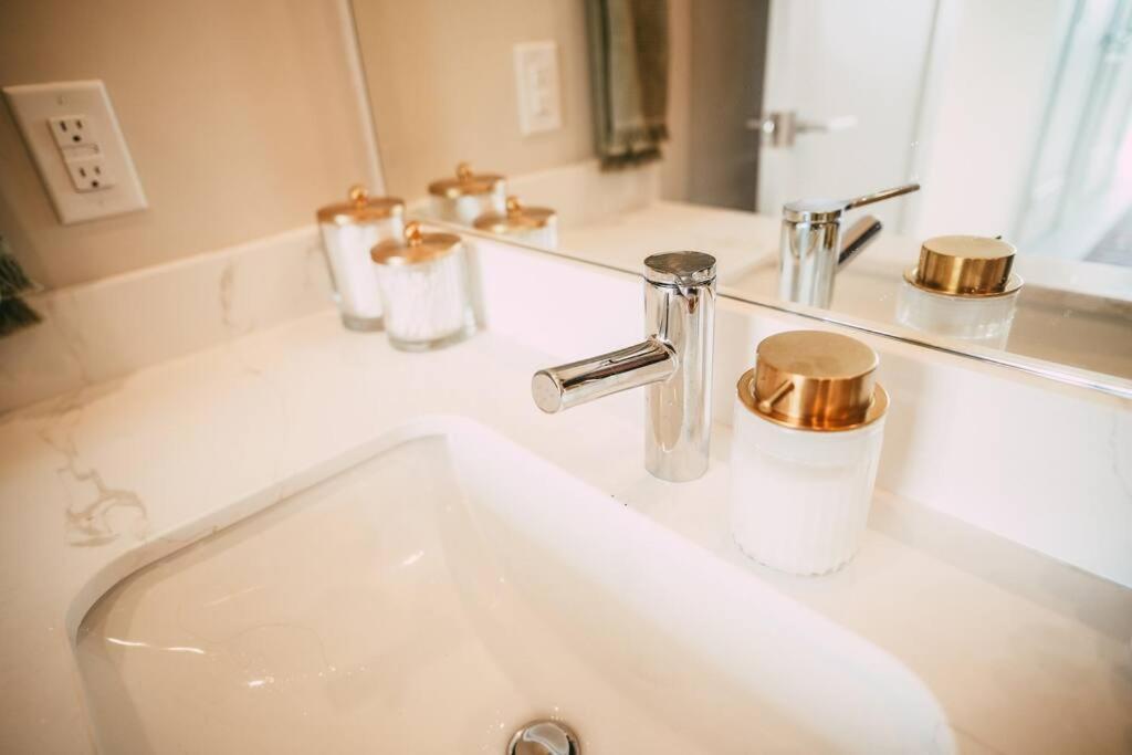 New - Luxury 2Br Penthouse Apt In Central Halifax Esterno foto